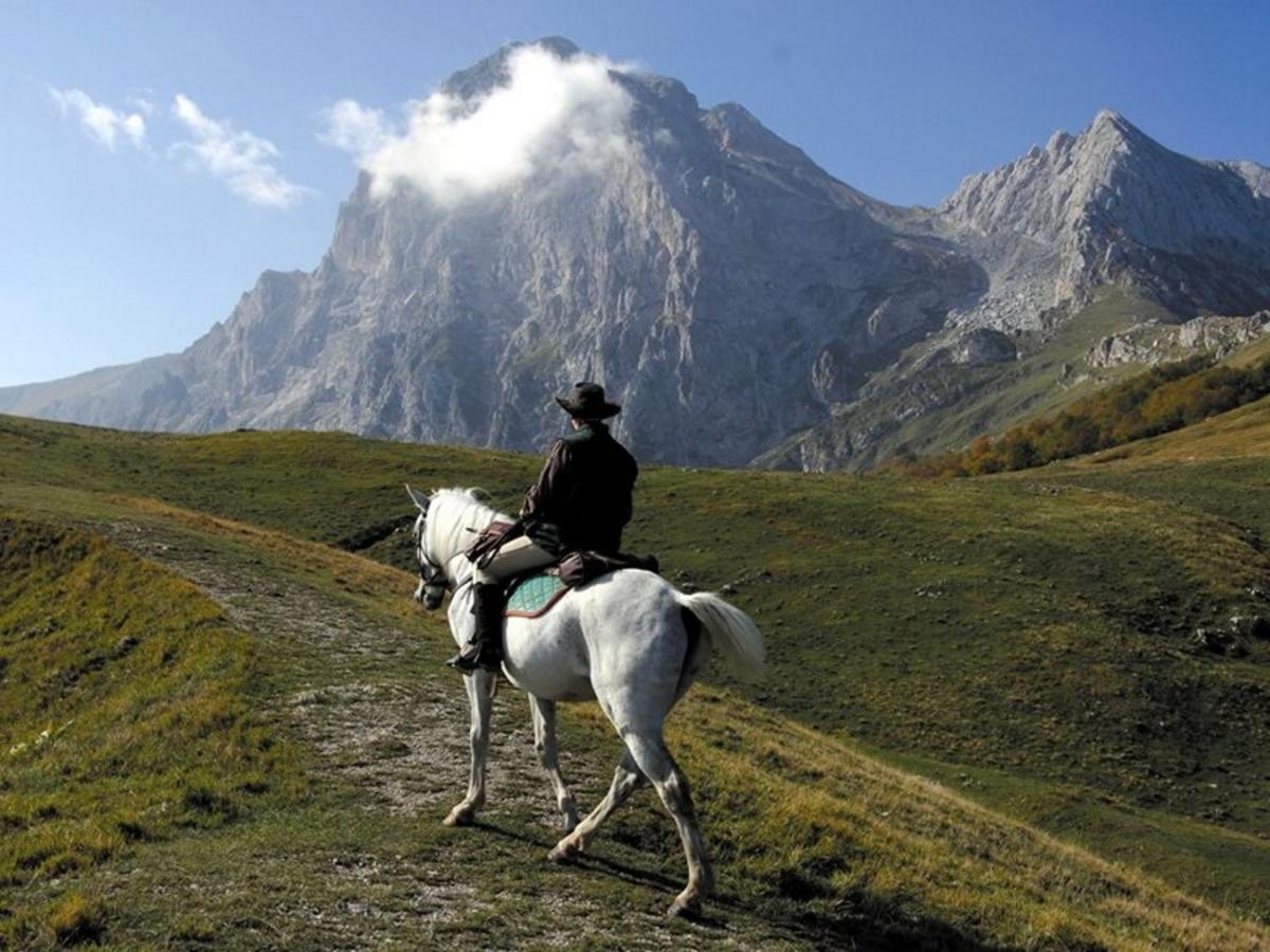 Complesso Turistico Aurora - Appartamenti Poggio Picenze Екстериор снимка